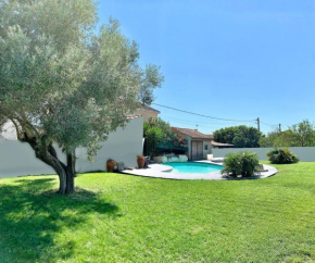 Dépendance de 40m2 avec piscine à Arles